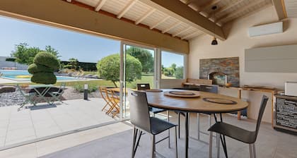 Holiday Home La Gloriette (3 stars) in Neuville de Poitou with Pool