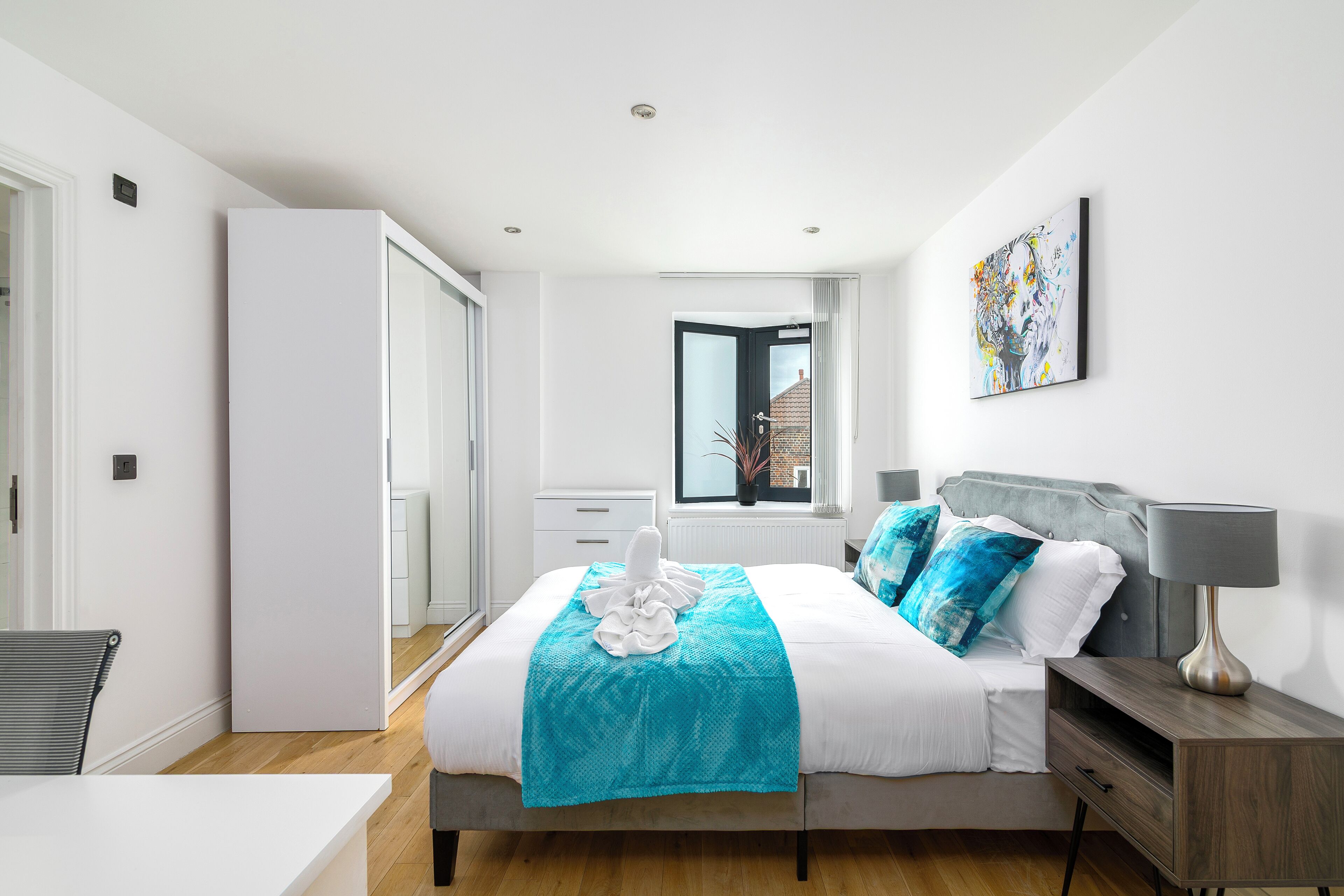 2 多间卧室、办公桌、熨斗/熨衣板、旅行婴儿床