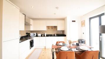 Coffee/tea maker, fridge, microwave, oven