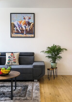 Smart TV, books - Modern 2Bedroom 2 Bathroom Apartment with Balcony close to London City Sleeps 6 (Greater London)