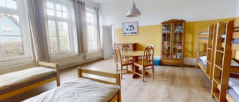 5 bedrooms, desk, iron/ironing board, travel cot