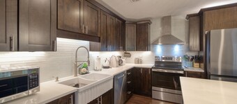 Private Beach Access - EV Charger - Pets Welcome