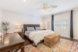 3 bedrooms, desk, iron/ironing board, travel cot