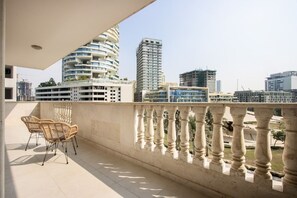 Property grounds - Bright 2BR in JVC | Pool, Gym & Modern Comfort (Dubai)