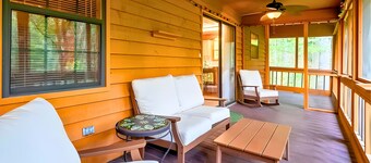 Private Ellijay Cabin Sleeps 6 - Loft, Stone Fireplace, Trails & Lake Nearby