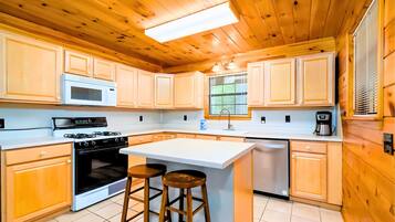 Réfrigérateur, micro-ondes, four, lave-vaisselle