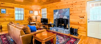 Private Ellijay Cabin Sleeps 6 - Loft, Stone Fireplace, Trails & Lake Nearby