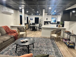 Smart TV, books - Serene 3-bedroom house with AC in charming  downtown Jim Thorpe (Jim Thorpe)