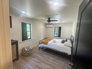 3 chambres, fer et planche à repasser, Wi-Fi, draps fournis