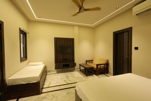 Deluxe Double Room, City View | Desk, laptop workspace, free WiFi - Hotel Moti (Mau Ranipur)