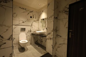 Deluxe Double Room, City View | Desk, laptop workspace, free WiFi - Hotel Moti (Mau Ranipur)