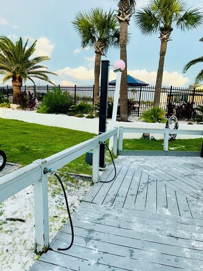 المنطقة المحيطة بالمنشأة