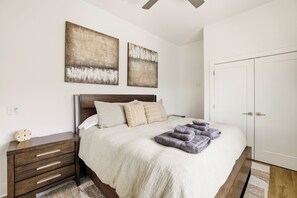 3 chambres, coffre-fort, fer et planche à repasser