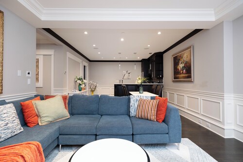 Cozy 2BR Dunbar Home near UBC & Kits Beach