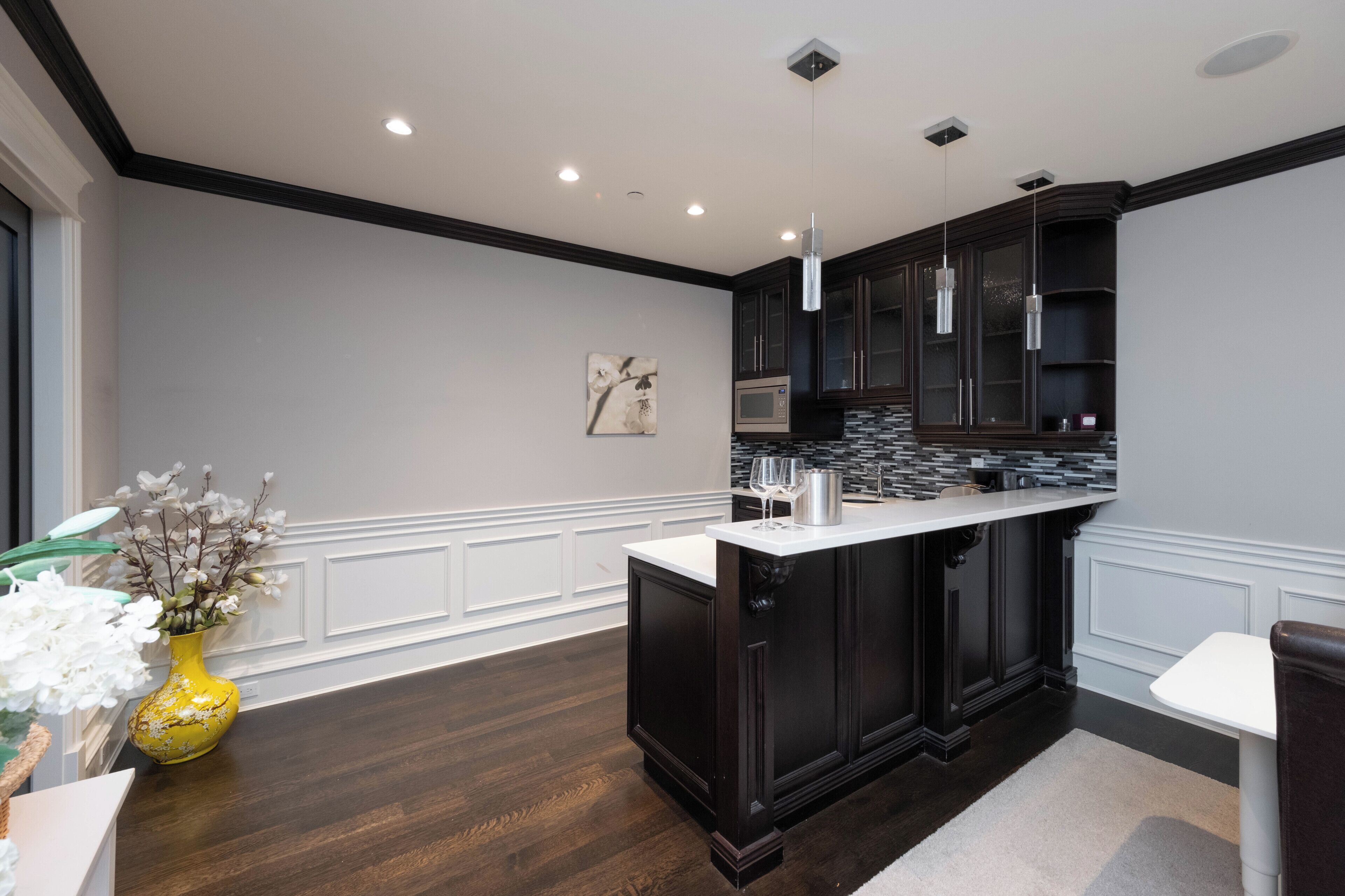 Coffee/tea maker, fridge, microwave, dishwasher