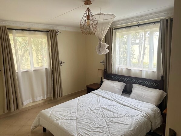 4 bedrooms, iron/ironing board, WiFi, bed sheets