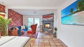 3 bedrooms, iron/ironing board, internet, bed sheets