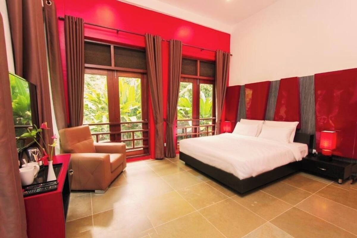 غرفة مزدوجة - بشرفة - منظر للجبل | مكواة/لوح كي