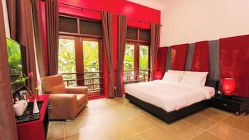 Habitación doble, balcón, vistas a la montaña | Tabla de planchar con plancha