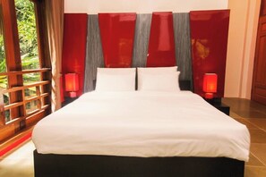 غرفة مزدوجة - بشرفة - منظر للجبل | مكواة/لوح كي