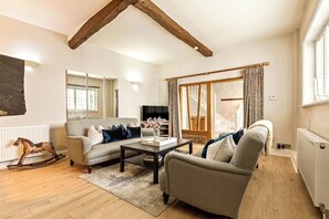 TV - Rosewood Cottage in Henley (Henley-On-Thames)