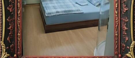 1 slaapkamer, een strijkplank/strijkijzer, wifi, beddengoed