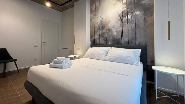 2 habitaciones, tabla de planchar con plancha y cuna de viaje 