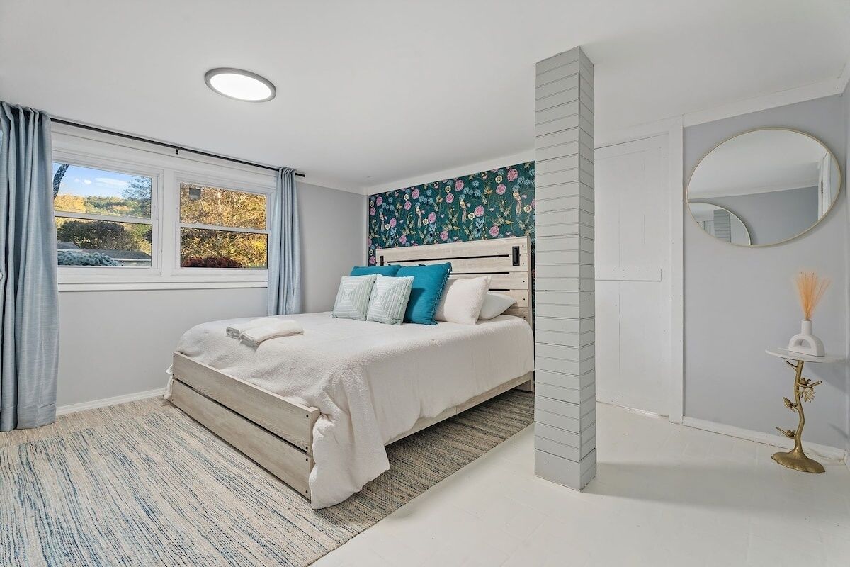 6 bedrooms, iron/ironing board, free WiFi, bed sheets