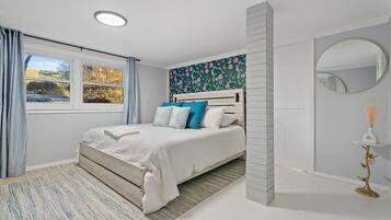 6 bedrooms, iron/ironing board, free WiFi, bed sheets