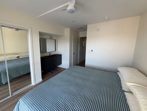 4 habitaciones, tabla de planchar con plancha, wifi y ropa de cama