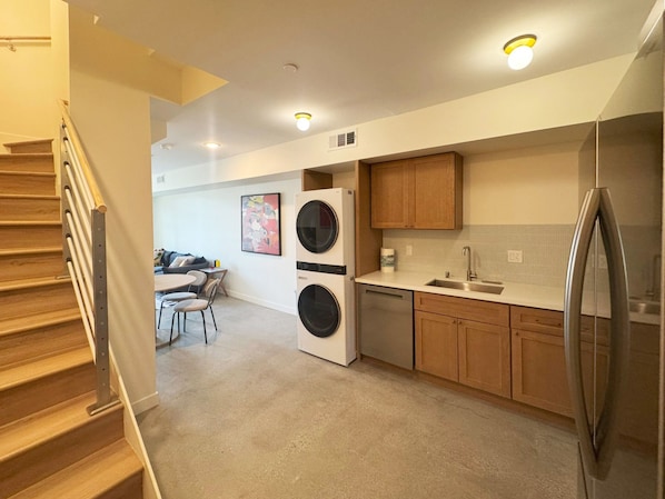 Interior - New construction 4-bedroom, 3 bathroom townhome in Los Angeles (Los Angeles)