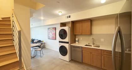 New construction 4-bedroom, 3 bathroom townhome in Los Angeles