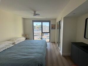 4 bedrooms, iron/ironing board, WiFi, bed sheets - New construction 4-bedroom, 3 bathroom townhome in Los Angeles (Los Angeles)