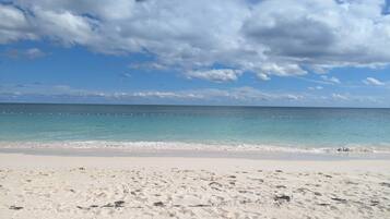 Am Strand, Liegestühle, Strandtücher