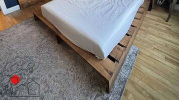 2 bedrooms, iron/ironing board, WiFi, bed sheets