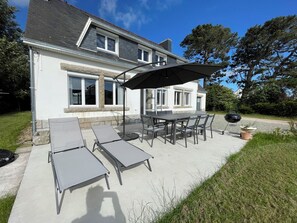 تناول الطعام بالخارج