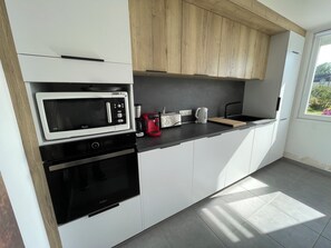 ميكروويف، فرن، موقد طهي مسطح، غسالة أطباق