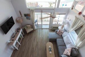 TV - Beautiful Sky 332 (Cedar Key)
