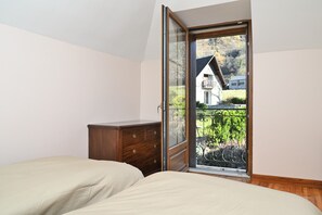 3 chambres, fer et planche à repasser, draps fournis