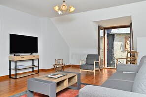 Télévision, lecteur de DVD, chaîne hi-fi