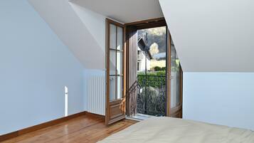 3 slaapkamers, een strijkplank/strijkijzer, beddengoed