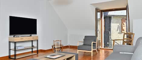 TV, fireplace, DVD player, stereo