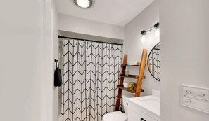 Hårføner, håndklær, såpe og toalettpapir