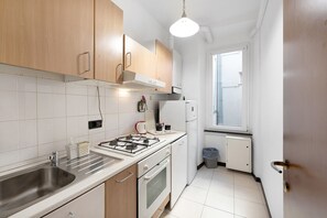 Fridge, oven, stovetop, dishwasher - Apartment 'Genova - A Due Passi Dall'acquario' with Wi-Fi and Air Conditioning (Genova)