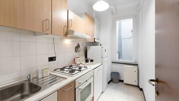 KĂŒhlschrank, Ofen, Herdplatte, GeschirrspĂŒler