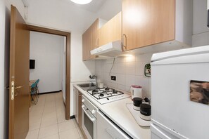 Kühlschrank, Ofen, Herdplatte, Geschirrspüler