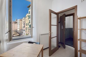 Interior - Apartment 'Genova - A Due Passi Dall'acquario' with Wi-Fi and Air Conditioning (Genova)