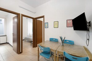3 Schlafzimmer, Schreibtisch, Bügeleisen/Bügelbrett, WLAN
