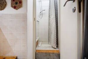 تجهيزات دش، مجففات شعر، مناشف