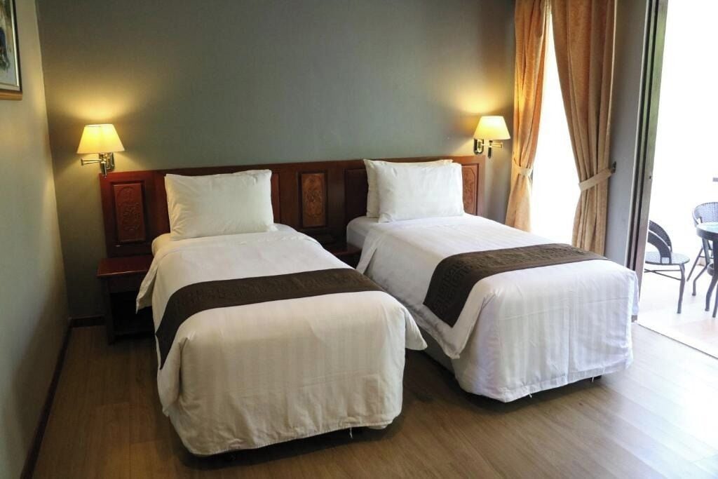 Habitación Deluxe con 2 camas individuales | Escritorio, tabla de planchar con plancha y wifi gratis 